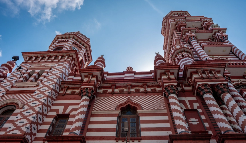 Jami Ul-Alfar Mosque (The Red Mosque)